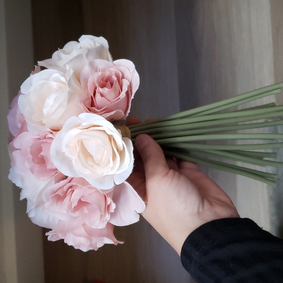 Faux rose bunch - Picture 2 of 2